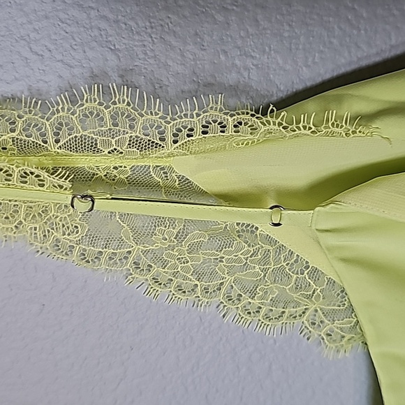 Express Romantic satin lace strap downtown cami lemon yellow XL - Picture 6 of 13